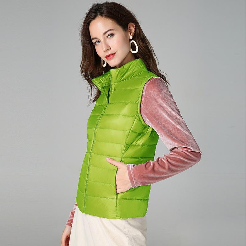 

Женский короткий легкий жилет на осень и зиму L