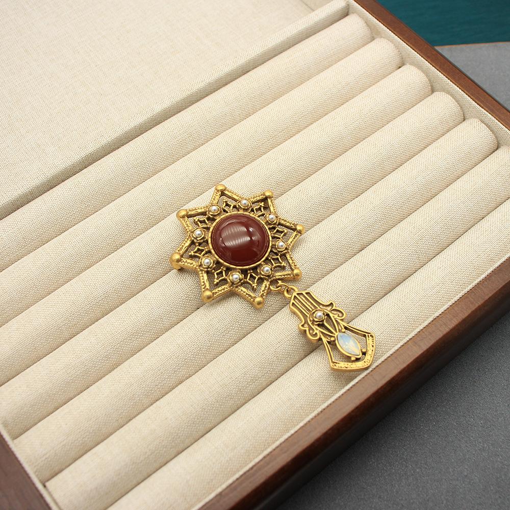 

Medieval Jeanne Moonstone Pendant Brooch Simple Retro Premium Bust Opal Agate Stone оникс