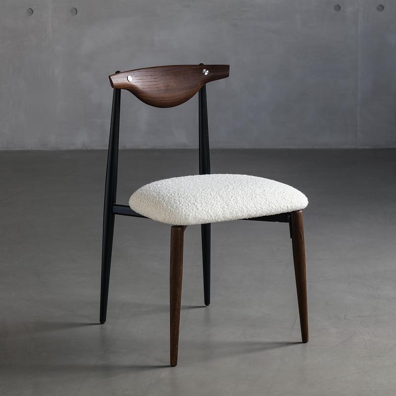 Nordic Modern Wooden Dining Chair - Designer Lambswool Backrest High-End Restaurant Chair for Home/Showroom