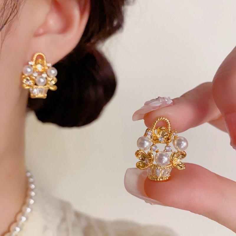 

Cross-Border Rhinestone Pearl Flower Basket Earrings: Exquisite, Versatile Luxury Studs золотой