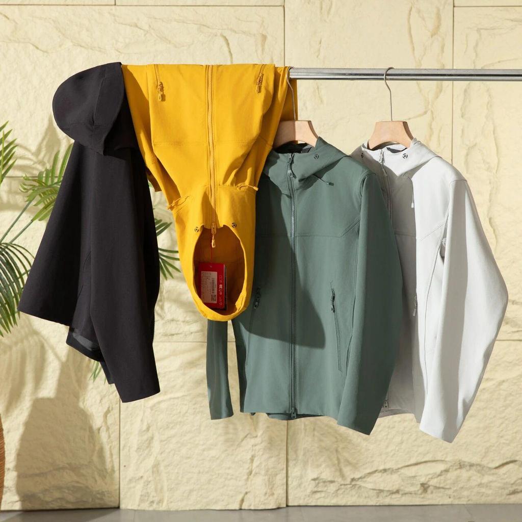 Spring Outdoor Windproof & Waterproof Hooded Couple's Hiking Jacket - Breathable & Comfortable for Casual Mountaineering