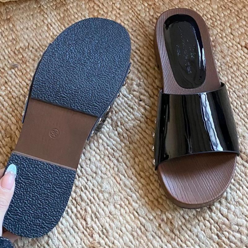 Fashion Rivets Pointed Toe Platform Sandal Patent Leather Square Heel Open Toe Slide Sandals Simple Comfortable Non-slip Beach Shoes