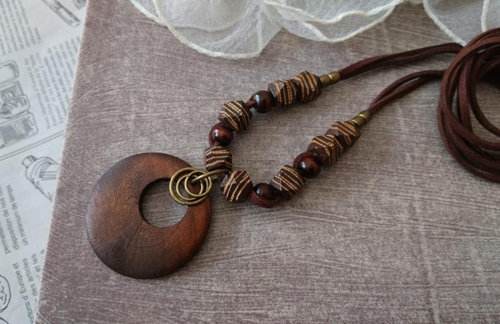 Leather necklace Wooden parts metal natural antique taste Striped pattern brown Wood Made in [flower storm] & (Accessories Japan)