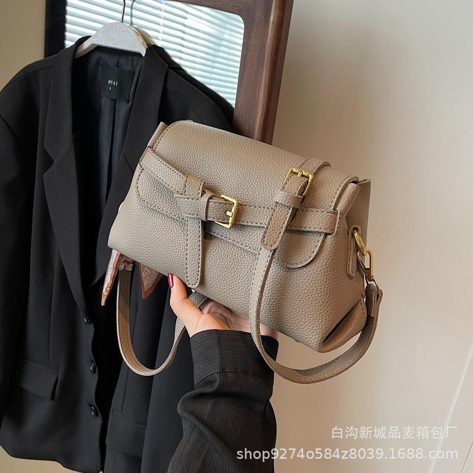 

2025 autumn new silk scarf retro bag crossbody portable underarm bag lychee texture small bag хакі