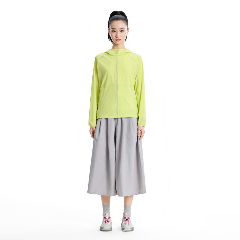Li Ning Outdoor CF Lightweight Breathable Ice Feel Comfortable UPF 50+ Sun Protection Clothing Women Clothing Yellow Green AFDW214-2