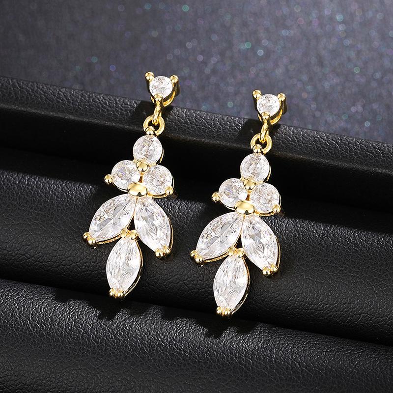 Huitan Sparkling CZ Dangle Earrings for Women Silver Color/Gold Color Luxury Bridal Wedding Earrings Party New Fashion