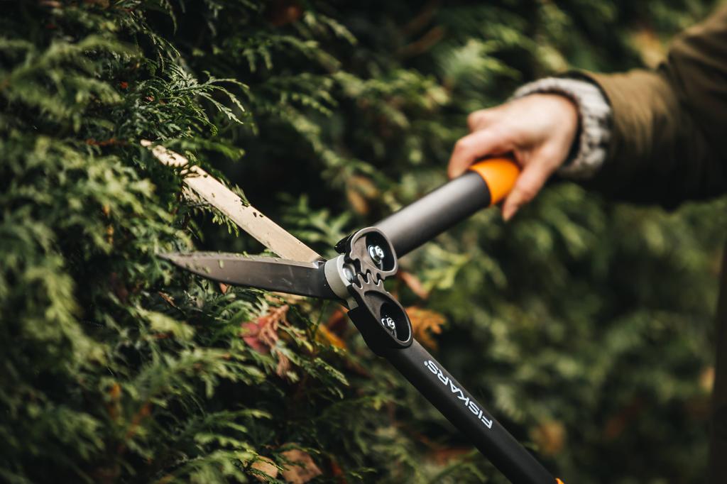 Fiskars Singlestep Two-Handed Garden Pruner