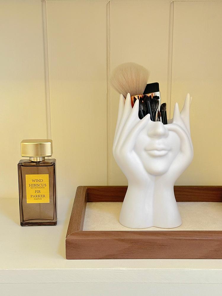 Original Nordic Abstract Face Artistic Makeup Brush Organizer Dresser Top Eye Shadow Eyebrow Pencil Brush Pen Holder Shelf