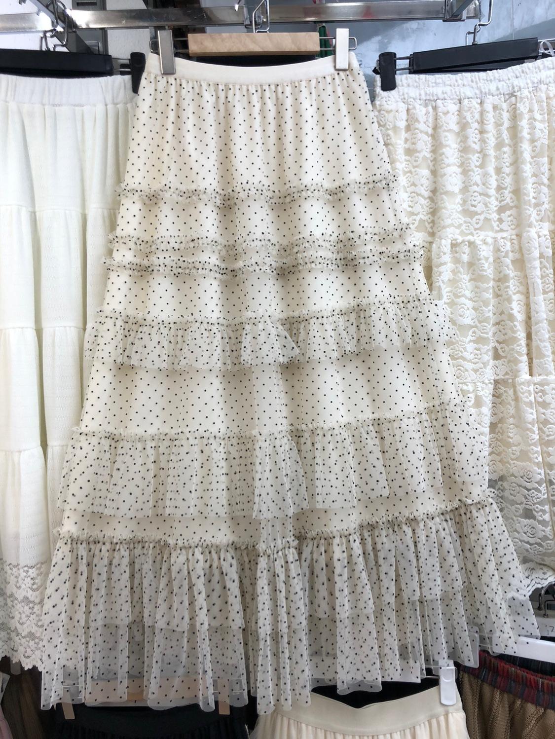 

2025 ранняя весна романтичная и нежная юбка Хепберн ветер горошек многослойная оборка края сращивание торт фея юбка one size fits all