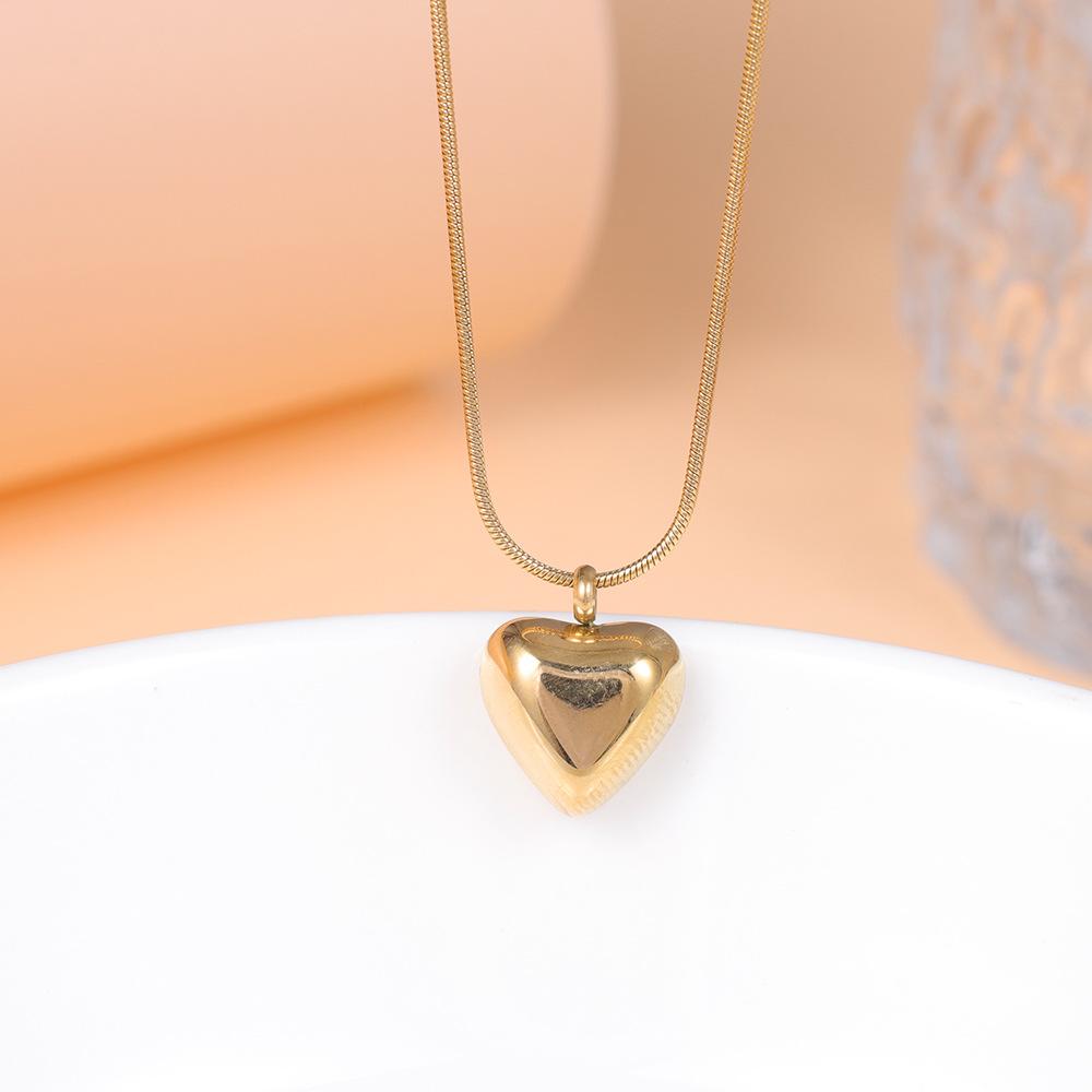 

Titanium steel stainless steel heart necklace clavicle chain pendant hot-selling Korean version of Internet celebrity jewelry batch золотой