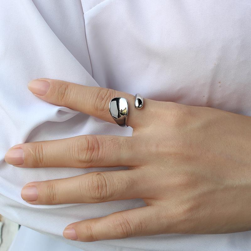 Women's Simple Stainless Steel Shiny Crooked Crisscrossed High Polish Geometric Punk Opening Ring Fashion Lady Jewelry