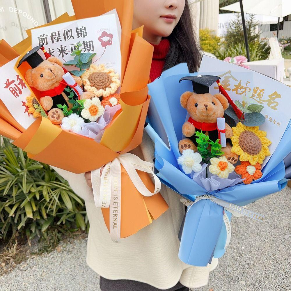 

Woven Graduation Bear Sunflower Bouquet Cartoon Crochet Flowers Bouquet Valentine S Day помаранчевий
