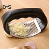 Comfortable Grip Ginger Mincer Sharp Blade Useful Manual Garlic Ginger Crushing Tool Garlic Squeezer