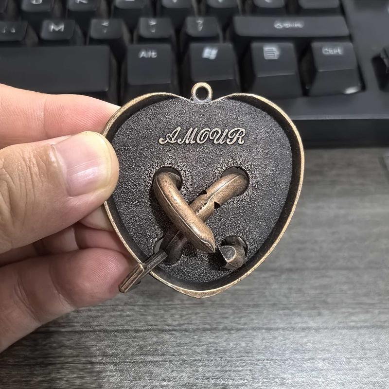 Metal Brain Teaser Puzzles Educational Toys Heart Shaped Lock IQ Challenge Mind Games Magic Trick For Kids Adults