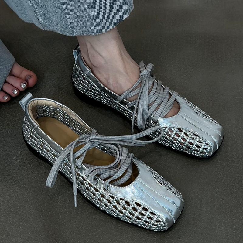 

Sheepskin version~ French retro hollow soft sole comfortable ballet shoes women s head lace-up German training shoes shallow mouth single shoes 35 серебряный