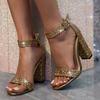 Liyke 2026 Nova Moda Brilho Lantejou Tira no Tornozelo Salto Alto Quadrado Sandálias Gladiadoras Femininas Verão Abertas na Ponta Sapatos para Casamento Festa