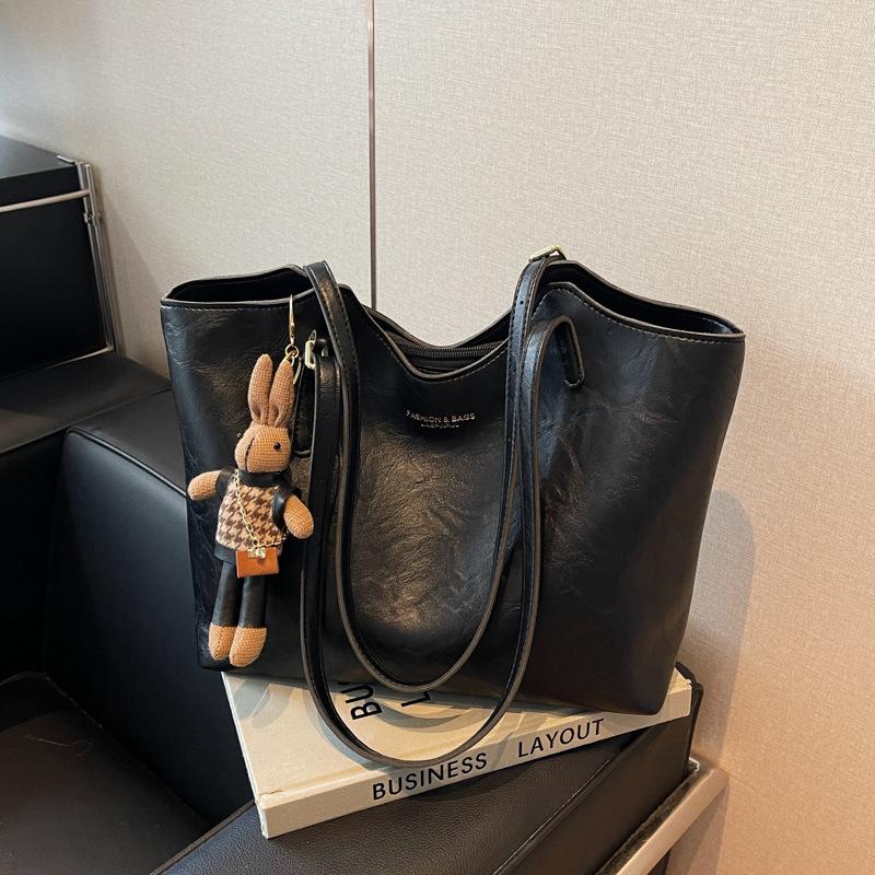 Retro Large-capacity Bag Women's 2025 New Autumn Casual Commuter Shoulder Bag Simple and Versatile Texture Tote Bag