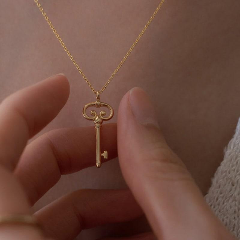 Morgendämmerung von Mir Neu. Pflanzen Schlüssel Halskette