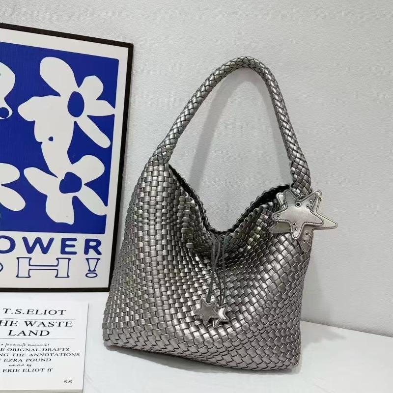 Sense design hand-woven bag large capacity tote bag casual lazy wind single shoulder underarm bucket bag