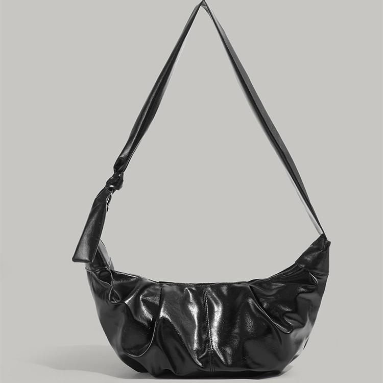 Oil Wax Leather Crossbody Bag for Women 2024 New Autumn Winter Large Capacity Daily Commute Versatile Crescent Dumpling Bag