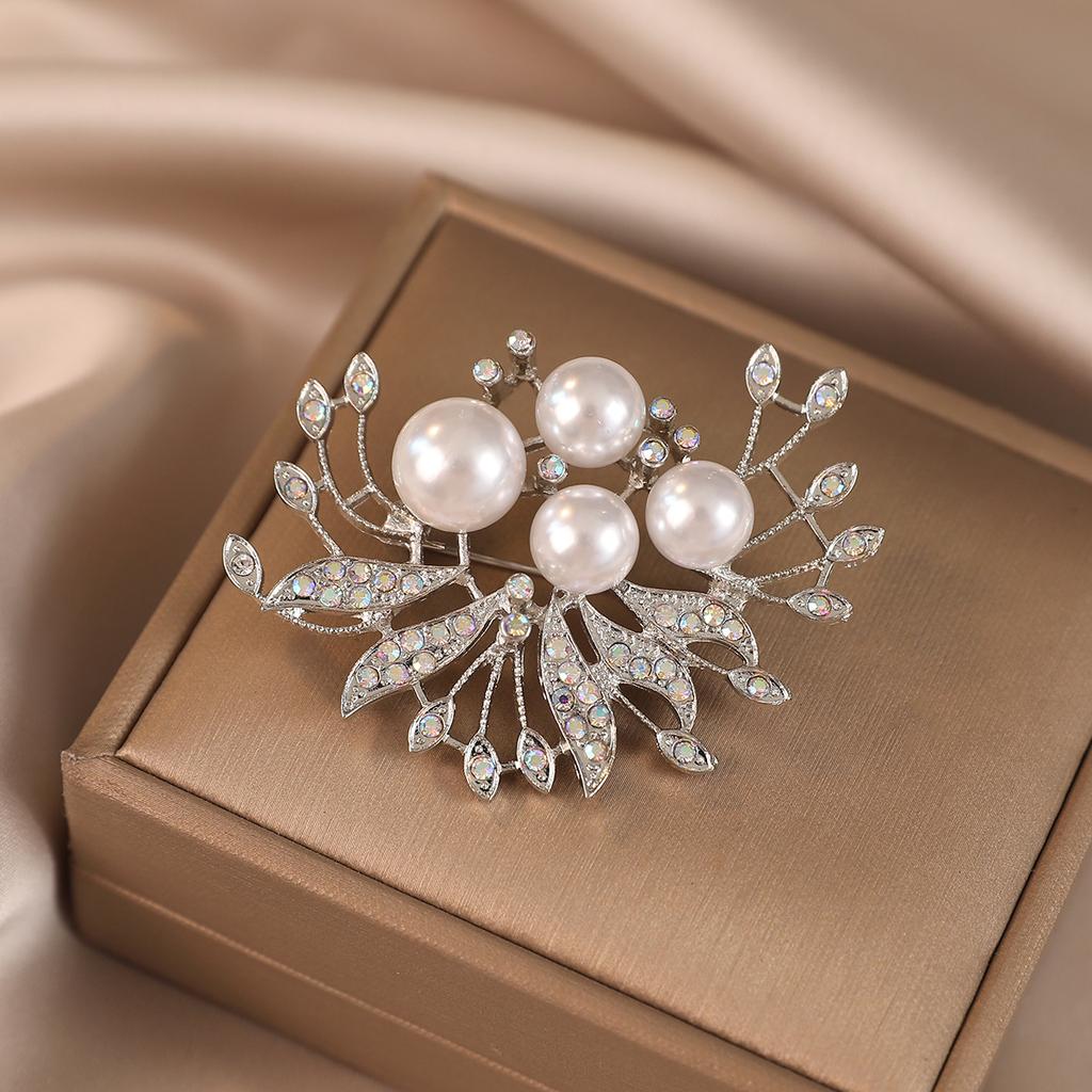 Fashionable and High-end Multi-functional Brooch Women's Exquisite Neckline Anti-glare Pin Niche Design