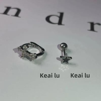 Orecchini a Clip a Croce Stella in Acciaio al Titanio 2023 per Donna - Design Cool e Semplice