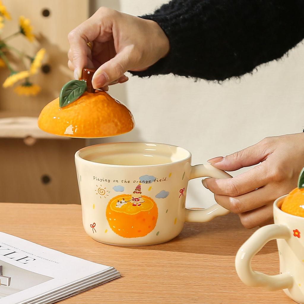 Roztomilý oranžový dívčí hrnek na vodu kancelářský narozeninový dárek keramický hrnek s víčkem dívčí suvenýr hrnek