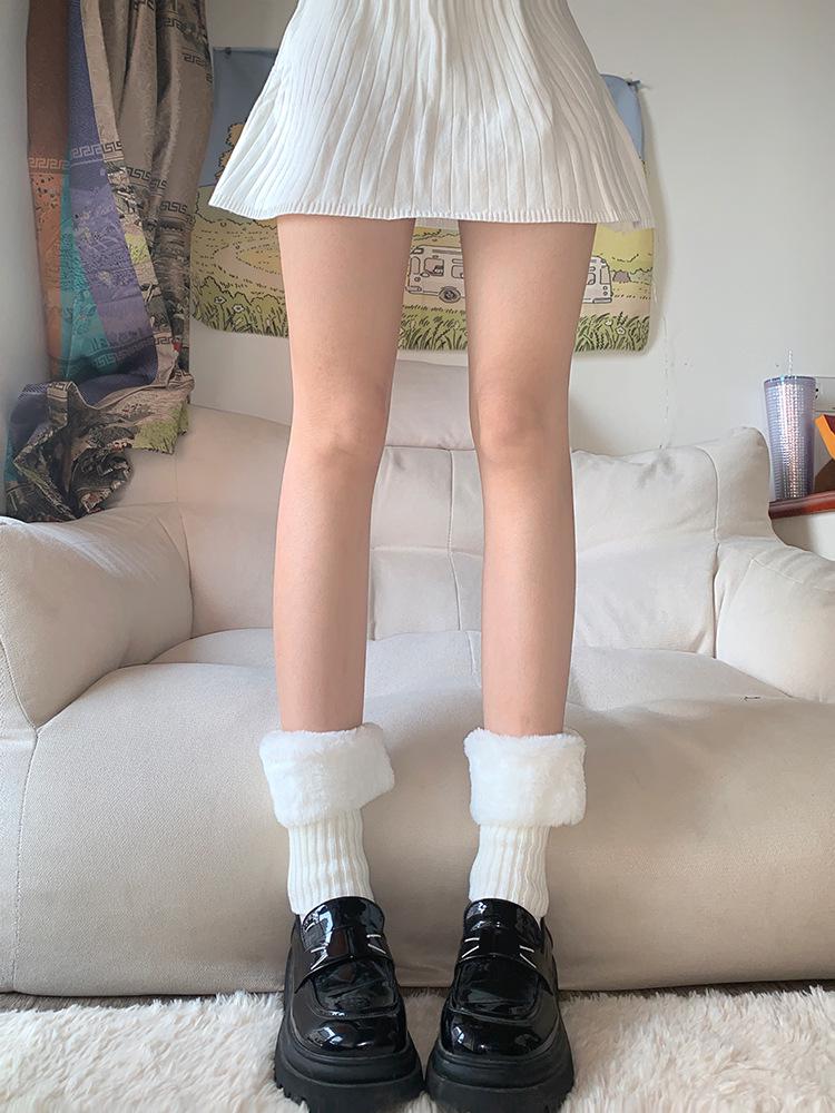 Koselige Strikkede Plysjsokker & Stilige Pelsstøvletter - Varme, Allsidige og Søte Leggvarmere for Høst/Vinter