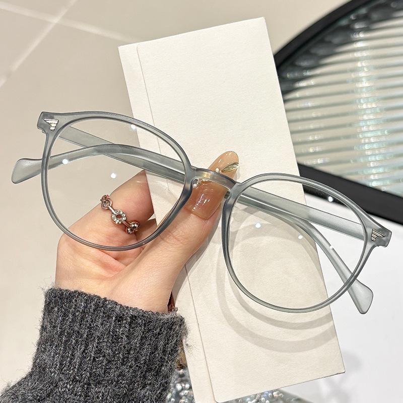 High-End Anti-Blue Light Myopia Glasses: Tea-Colored Frames for a Smaller Face Look