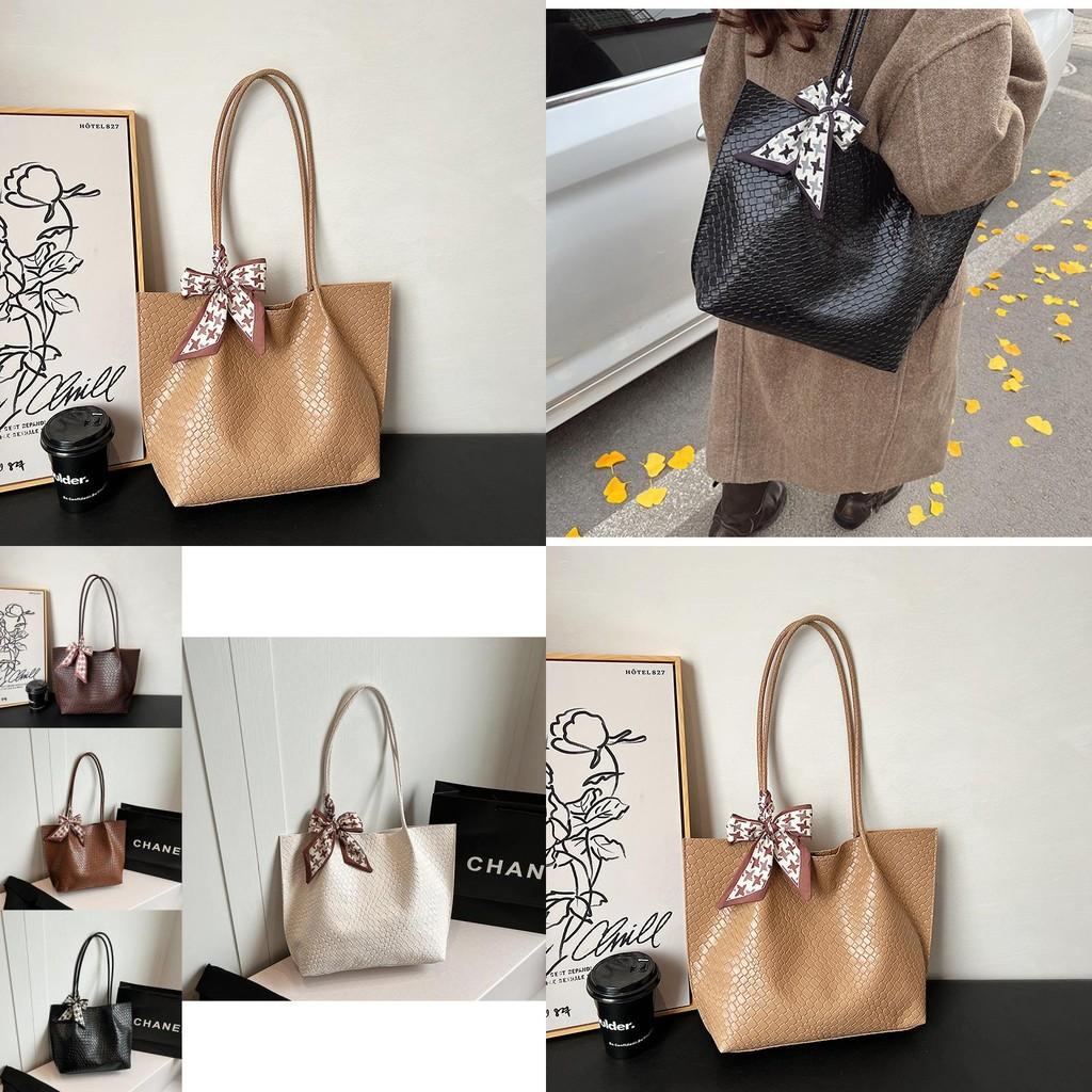 Classy Everyday Tote Bag For Women In Fashionable Colors Designed For Commuting And Casual Use