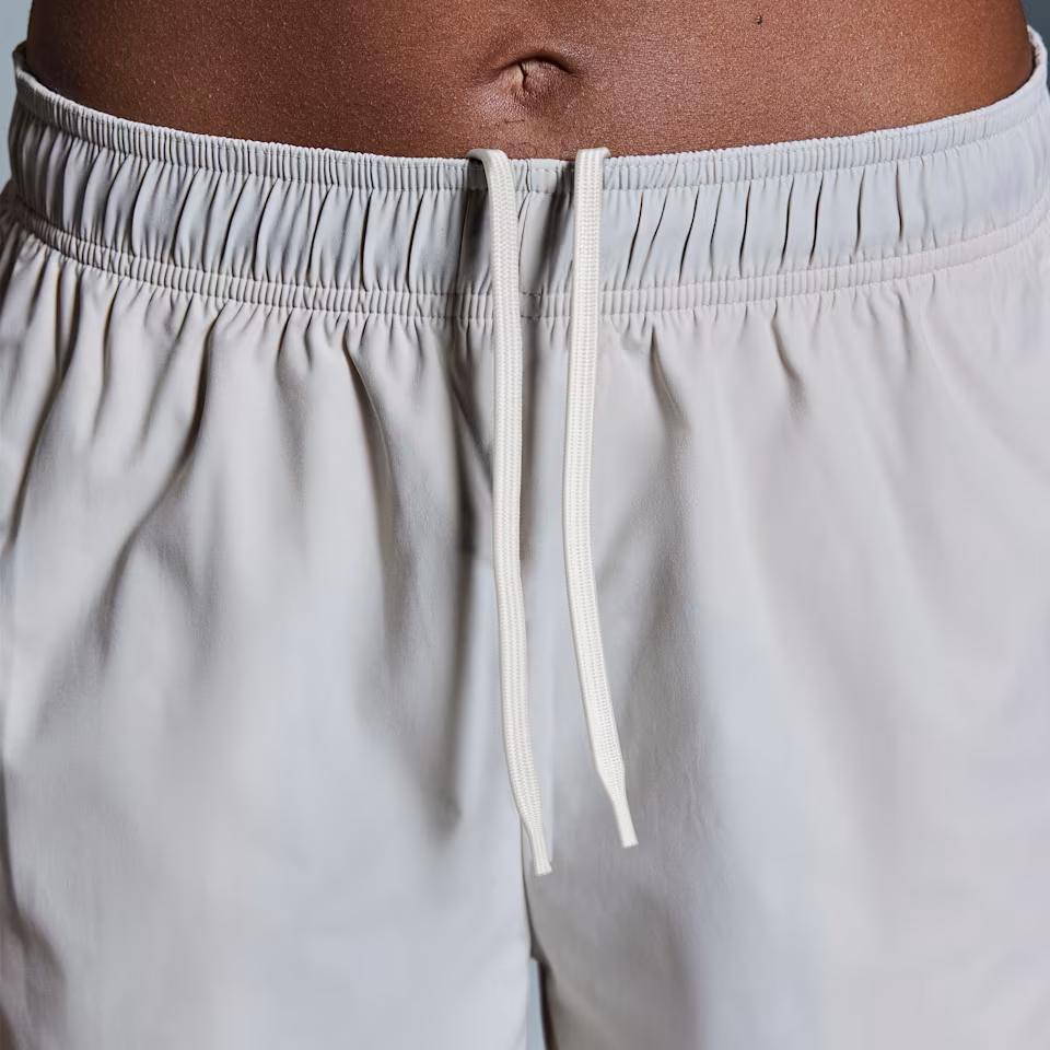 On Core 5 Zoll Shorts Damen Shorts Sand 1WF11050554