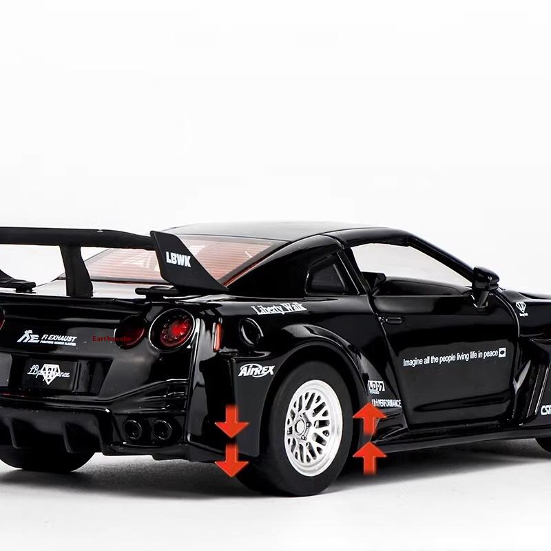 Modellino Auto Sportiva in Lega 1/32 Nissan Skyline GTR CSR2 Diecast con Suono e Luci Alta Simulazione Qualità Giocattolo per Bambini Regalo