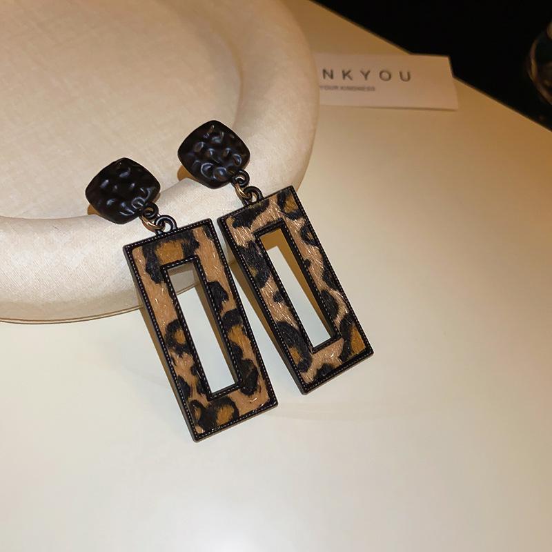 Retro Coffee Leopard Print Silver Needle Stud Earrings - Stylish High-End Design