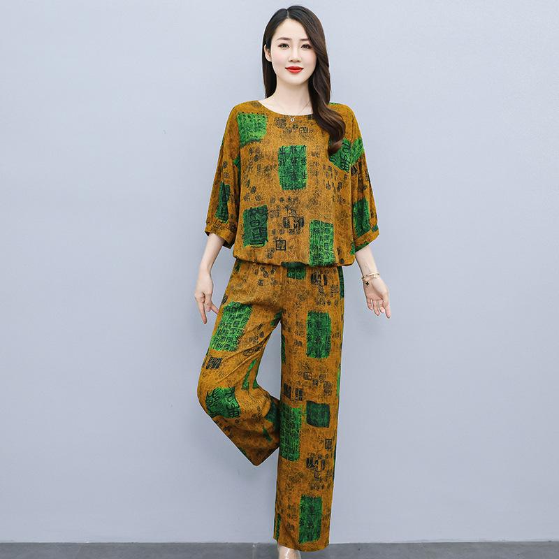 Retro Printed Wide-Leg Pants & Mid-Sleeve Round Neck Top - Elegant Two-Piece Set for Mothers