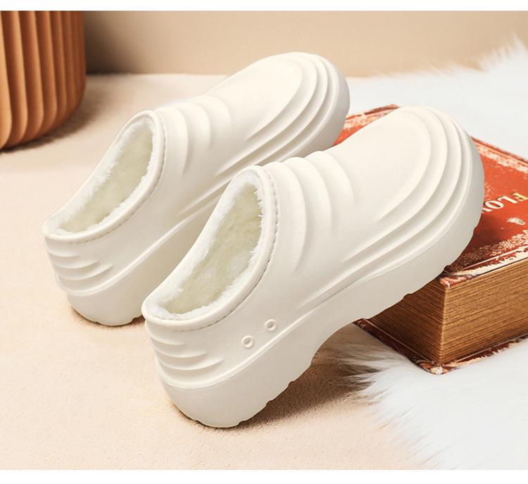 Fleece-Lined Non-Slip Chef Shoes: Warm, Oil-Proof, Soft Sole, Large Sizes, Ideal for Men & Women in Hospitality Professions.