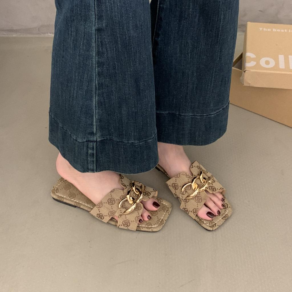 2025 foreign trade large size flat-bottomed slippers women's light fashion chain square head one-character casual outer wear sandals