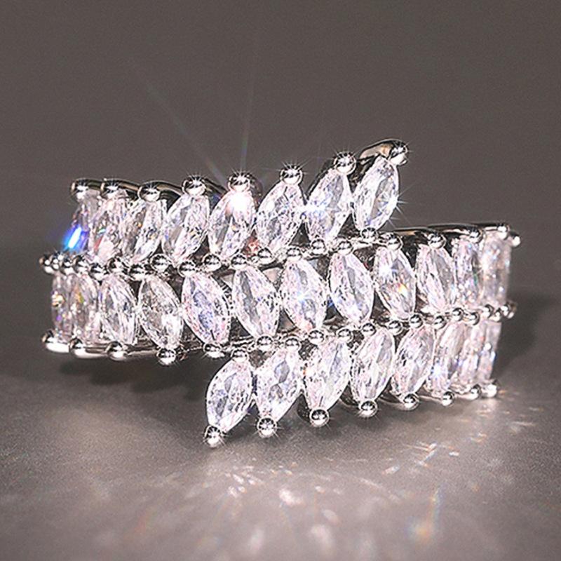 

Полное креативное кольцо с сияющим камнем «лошадиный глаз», нишевое кольцо с индивидуальностью и легкой роскошью, аксессуары в шикарном стиле для вечернего платья 10