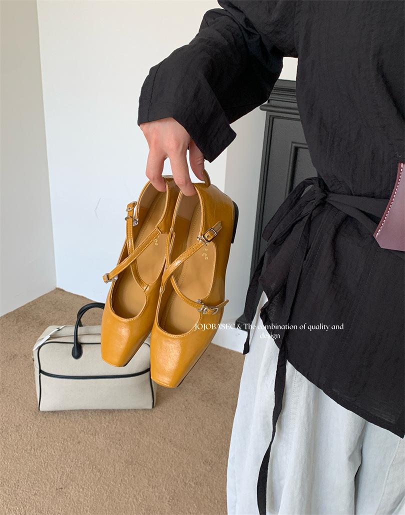 

Grape mom studiolee spring and summer single shoes women s French retro square head patent leather cross strap thick heel horse 39 жёлтый