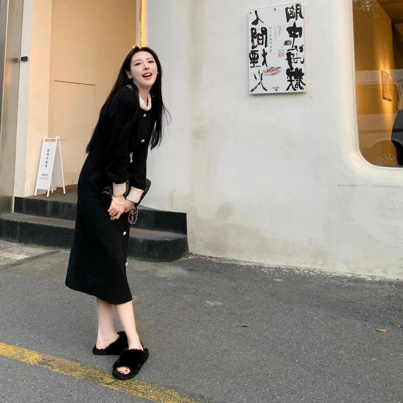 High-end exquisite and super good-looking coat with black knitted dress inside, women's autumn temperament, high-end small black dress