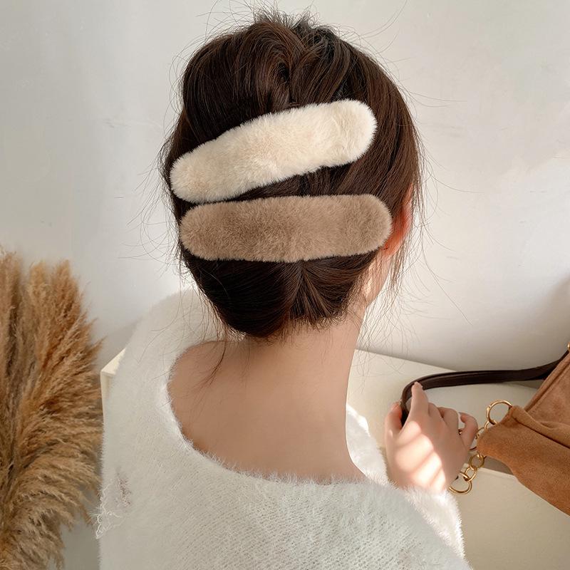 2024 Jesień/Zima Duży Pluszowy Klips do Włosów typu Kaczy Dziób - Futrzana Spinka do Włosów na Tył Głowy Nakrycie Głowy