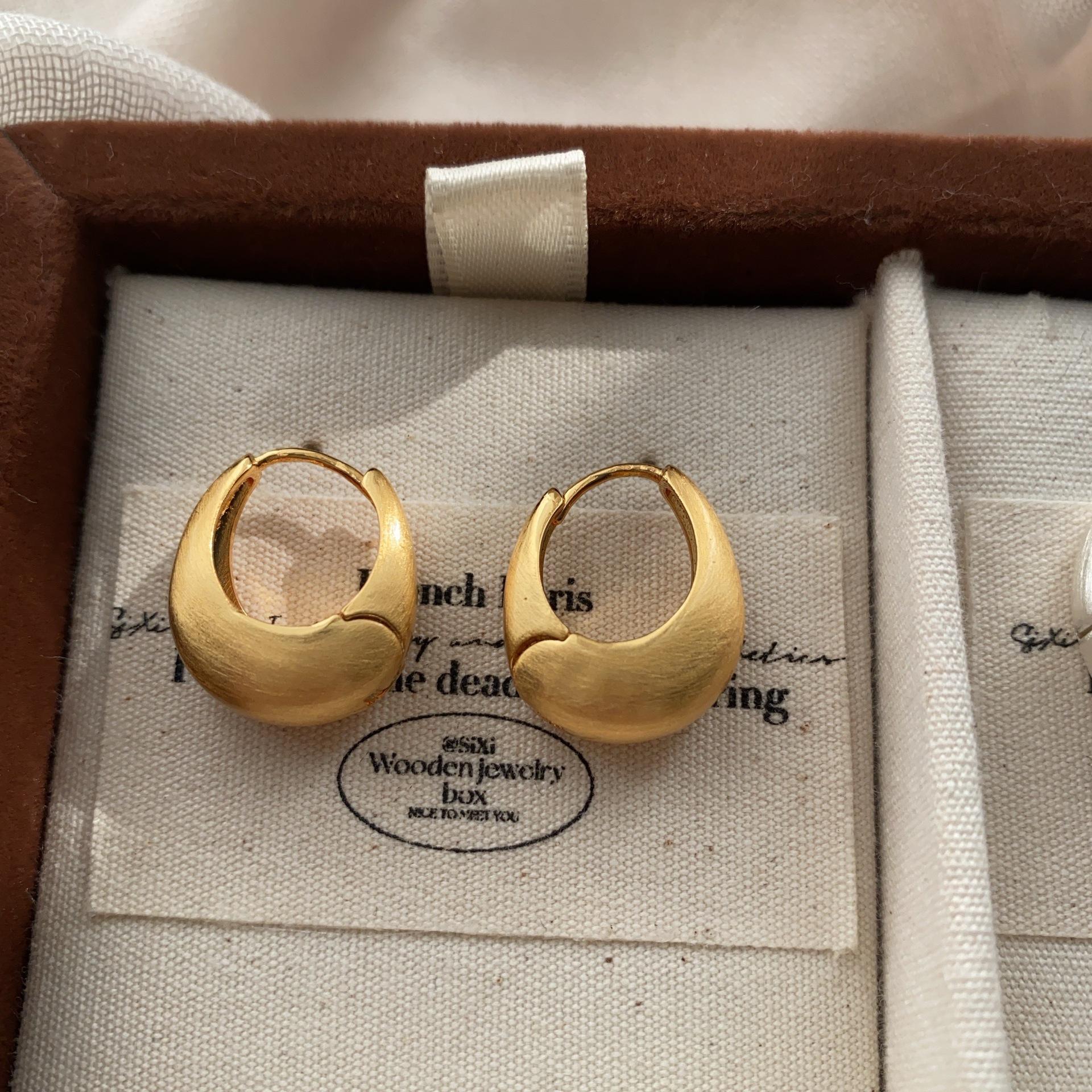 Round Geometric Metal Full Ear Buckle Earrings High-End Simple Light Luxury Niche Design Exquisite Temperament Retro Earrings