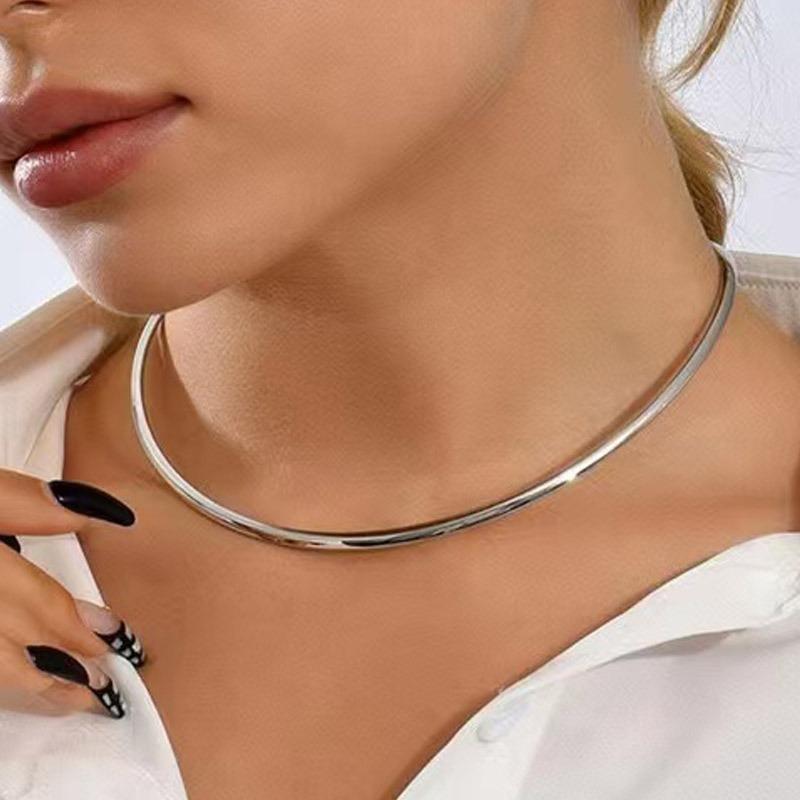 1 Simple Glossy Personality Temperament Women's Collar