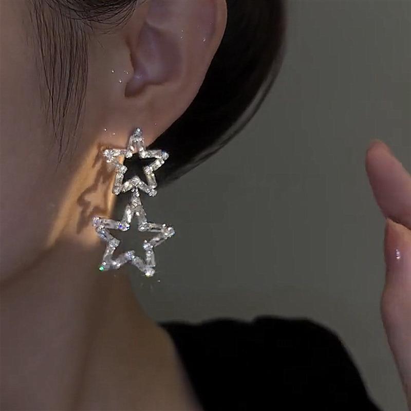 Ultra-gleaming Full-diamond Five-pointed Star Earrings - Luxurious Style Stud Earrings with Exquisite Design, Unique Ear Jewelry for Women.