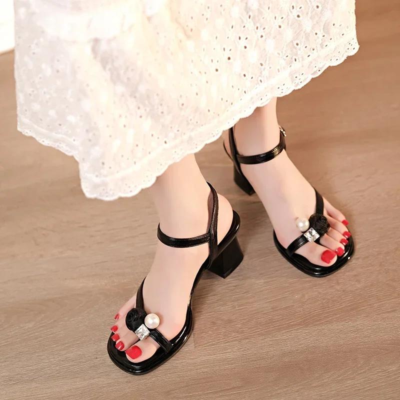 

Модные Новые Сандалии в Китайском Стиле на Красивом Толстом Каблуке с Перемычкой для Пальца и Одним Ремнем для Женщин 2025 Новые Летние Юбочные Сказочные 40