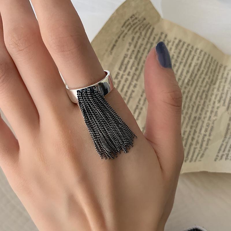 Retro French Tassel Chain Ring: Versatile, Fashion-Forward Style Inspired by Internet Celebrities