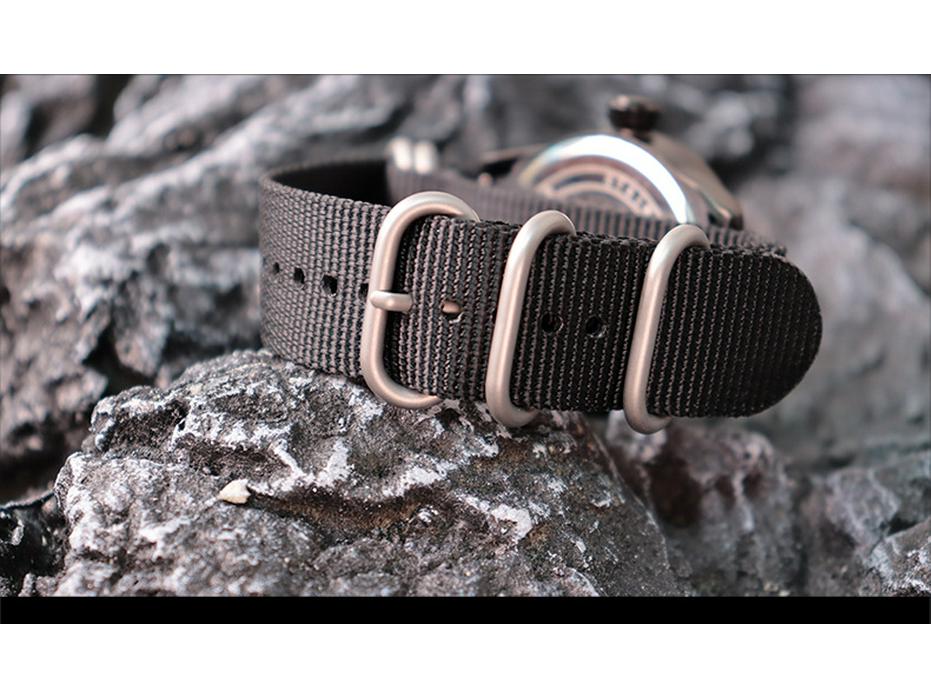 Addies Nylon Strap Men's Waterproof Quartz Sports Watch with Luminous Calendar