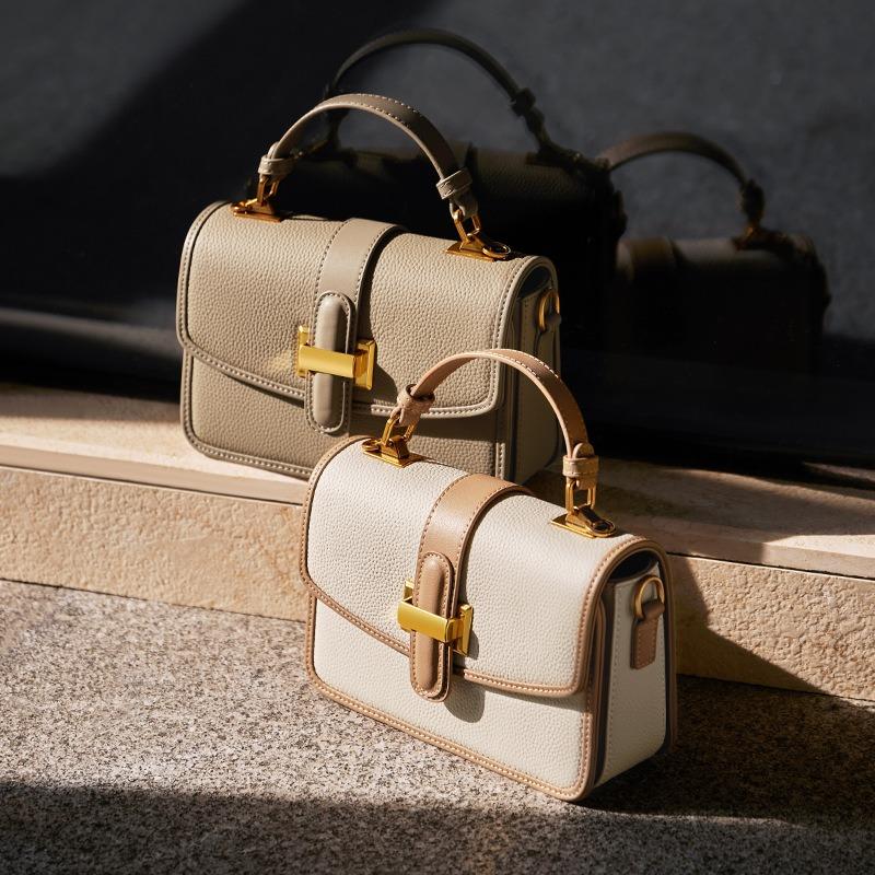 Женская сумка-мессенджер из натуральной кожи — фото 6