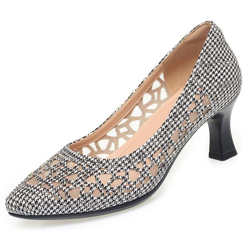 

Модные женские сандалии с вырезами, новые летние универсальные, на мягкой подошве, нескользящие, для женщин среднего и пожилого возраста, на блочном каблуке, сетчатые, одинарные туфли 35