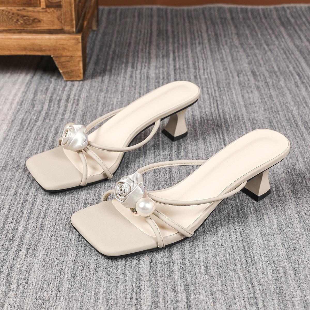 

Fashion luxury rose flower slippers women pearl beading high heels flip flops narrow band strange heeled crystal sandalias mujer 2025 34 абрикосовый