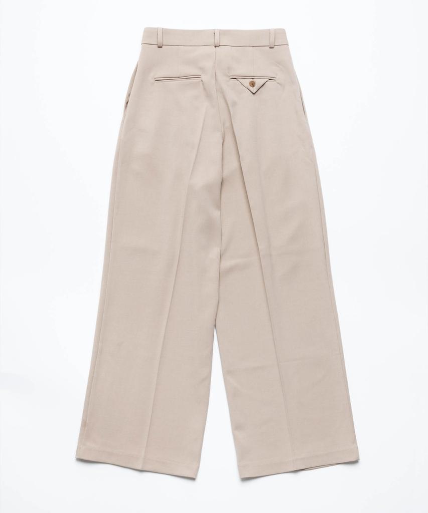 ETRE AU SOMMET Tailored Pintuck Slacks (Beige)